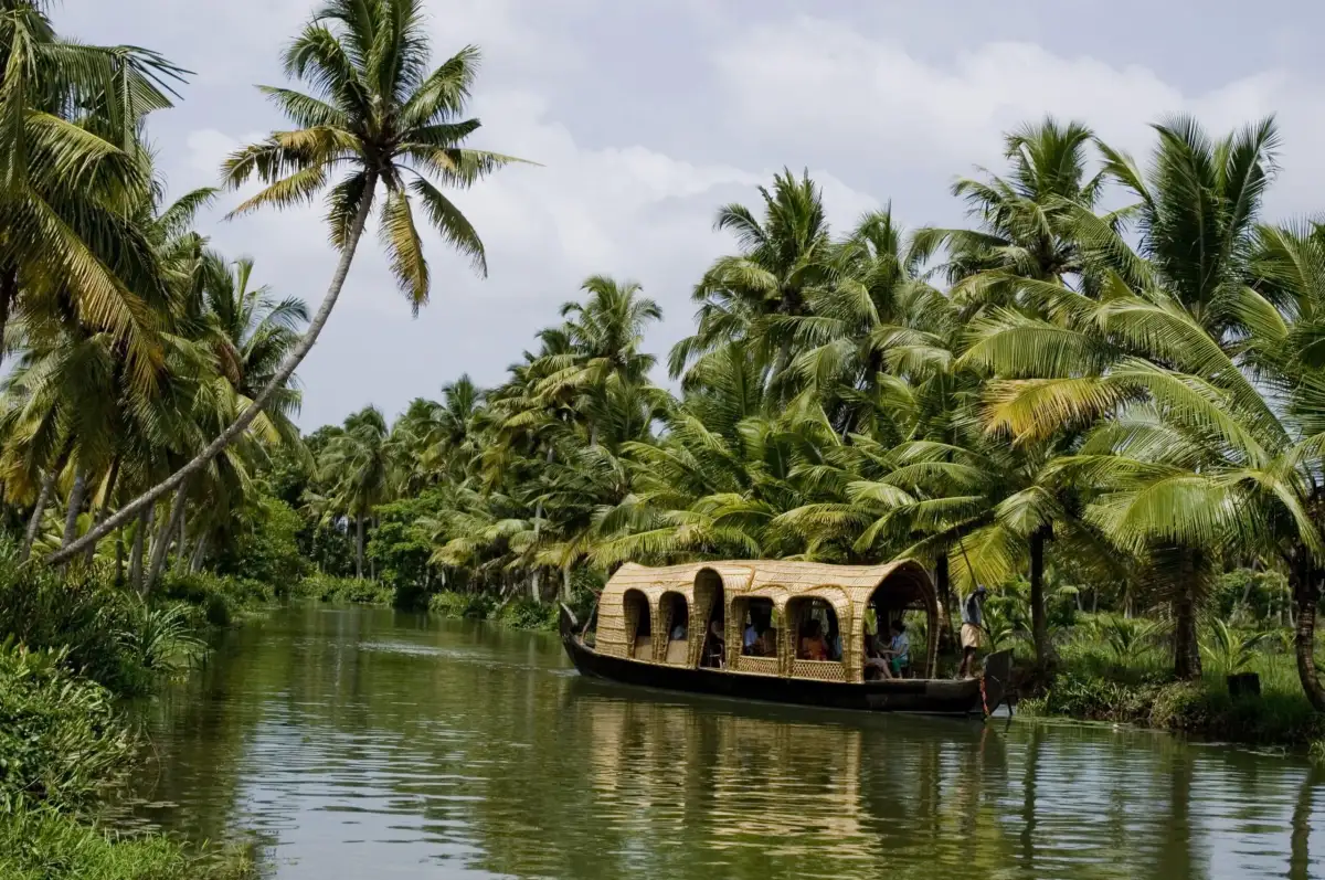 🚘Domestic tours 2 houseboats in kottayam 2 438 56a3be175f9b58b7d0d39246 1 scaled 1